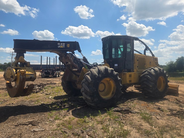 2015-caterpillar-525d-image-11