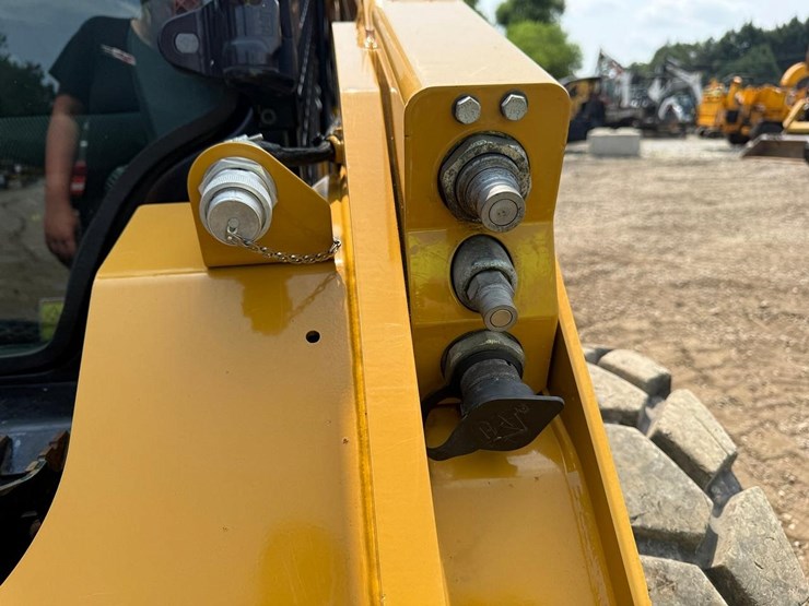 caterpillar-262d3-image-11