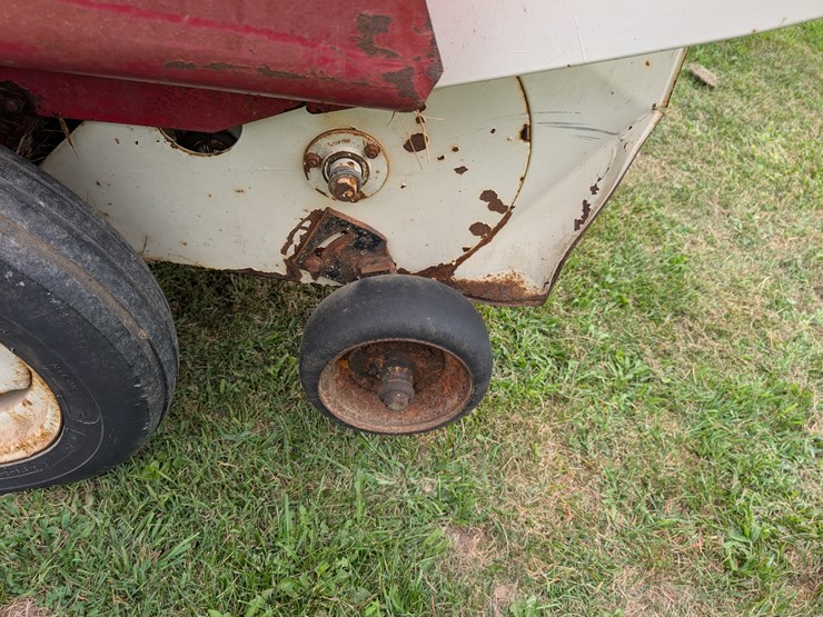 ih-440-square-baler-image-34