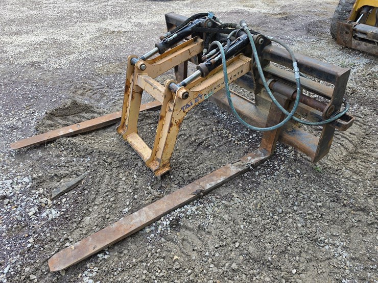#22360-•-talet-fork-lift-/-grapple-clamp-skid-steer-attachment-image-1
