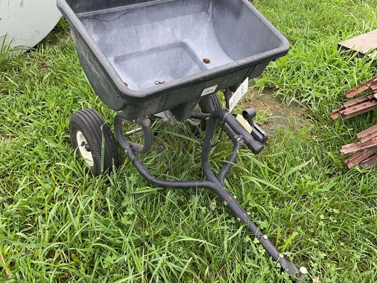 pull-type-40lb-lawn-spreader-image-1