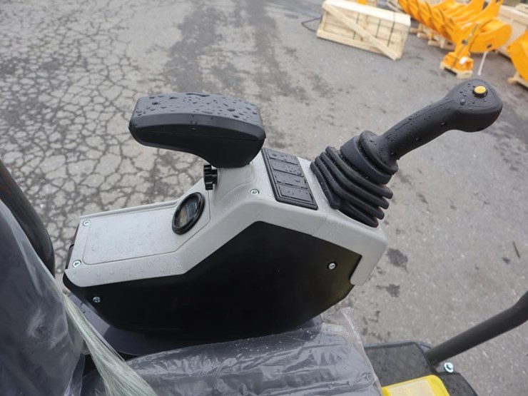 cfg-mx15rs-mini-excavator-image-11