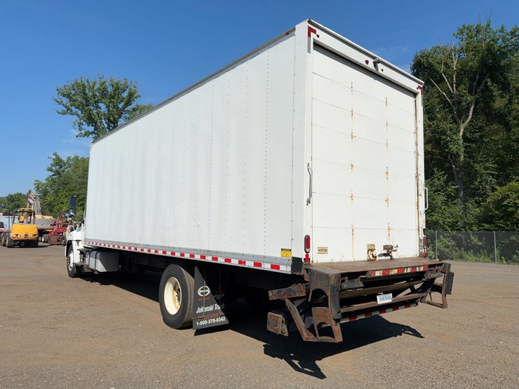 2019-hino-268-image-3