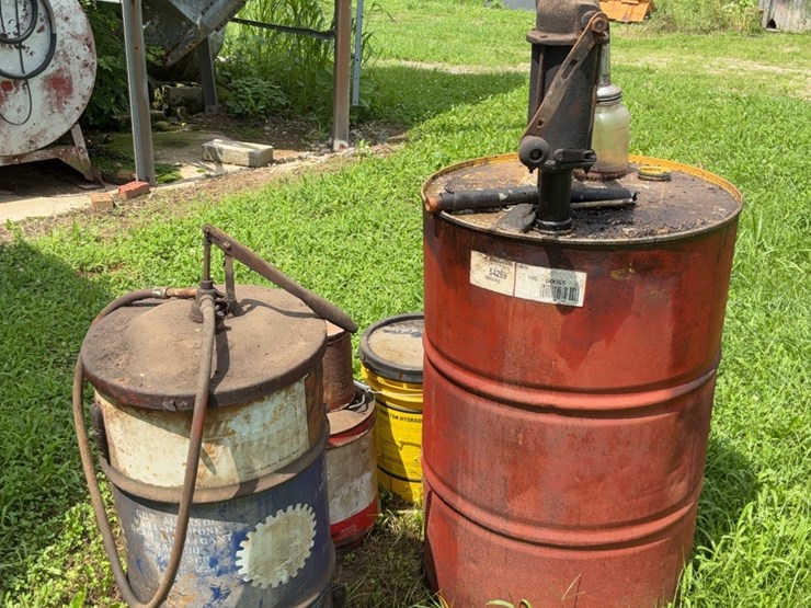 oil-barrel-with-pump-&-gear-oil-barrel-with-pump.-#274-image-3