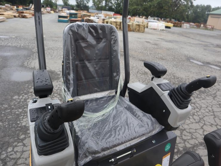 cfg-mx15rs-mini-excavator-image-9