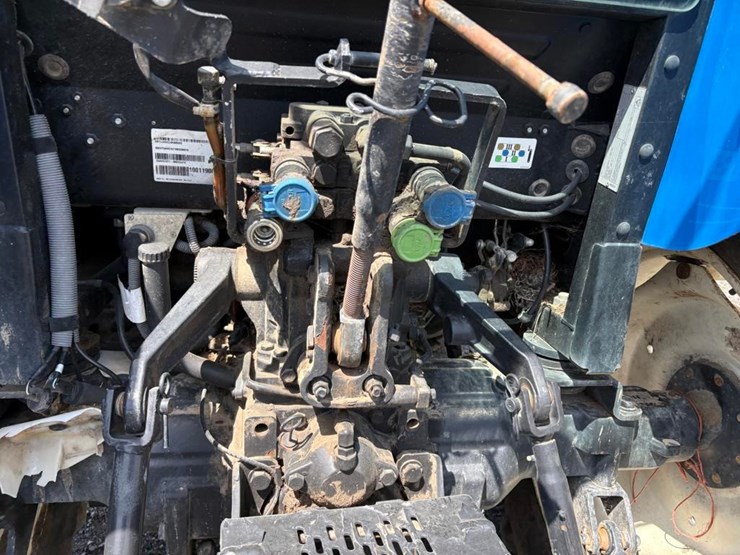 new-holland-t4.75-image-14