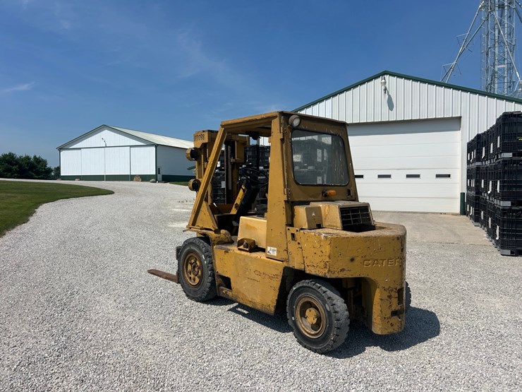 cat-forklift-image-3