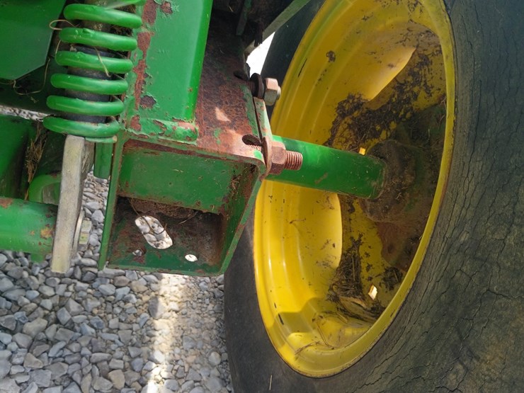 john-deere-335-image-39