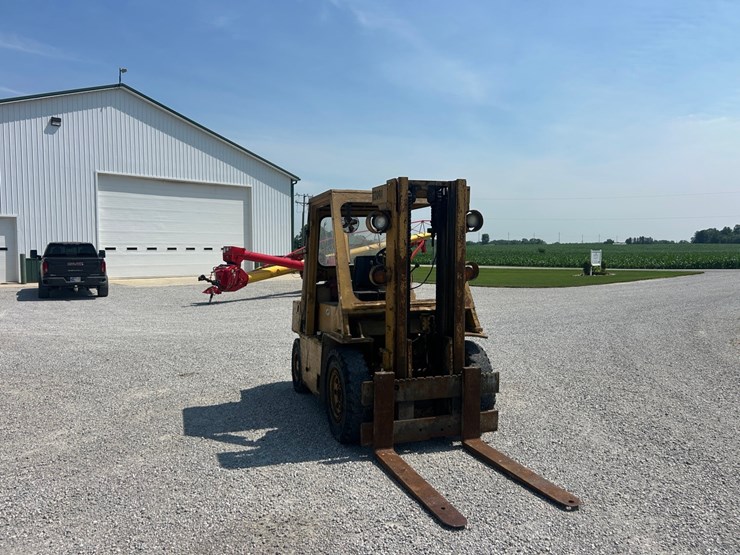 cat-forklift-image-7