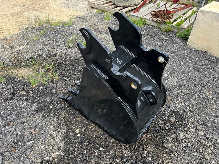 18”-quick-attach-excavator-bucket-for-kx80-image-3