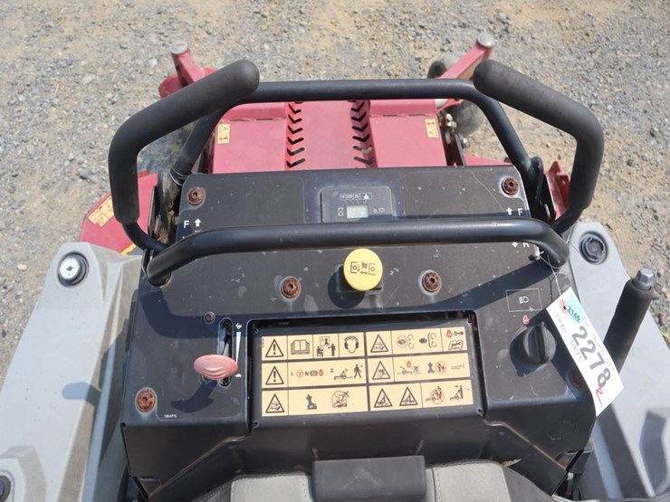 exmark-staris-61in-stand-on-mower-image-17
