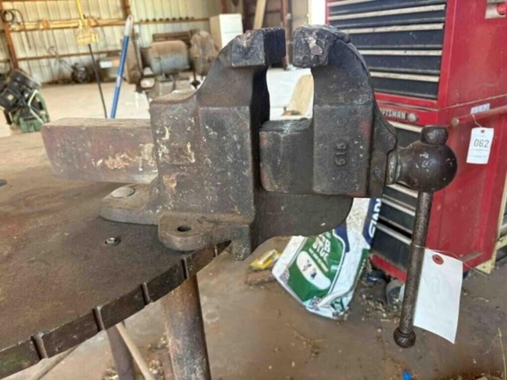 40"-d-steel-shop-table-w/vice-image-5