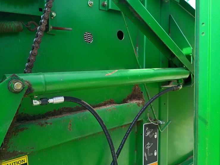 john-deere-335-image-25