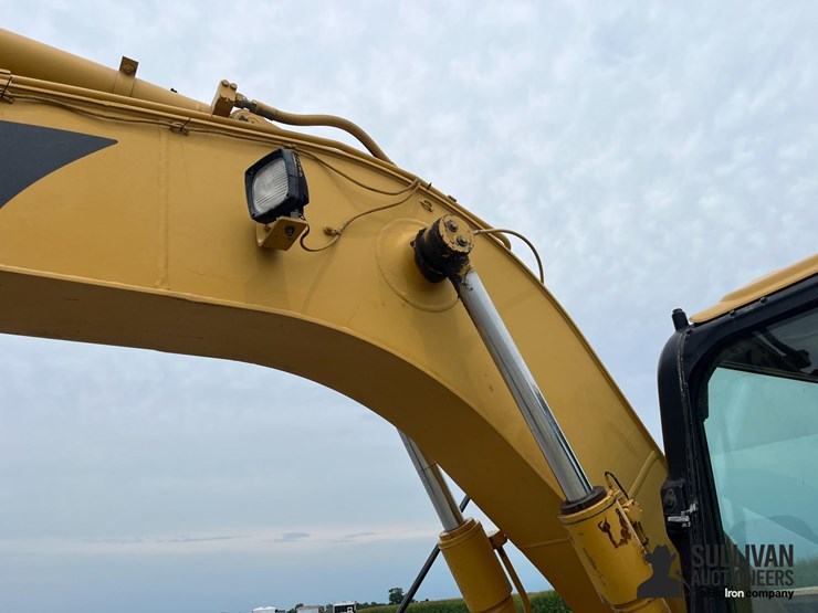 2004-caterpillar-311c-u-image-16