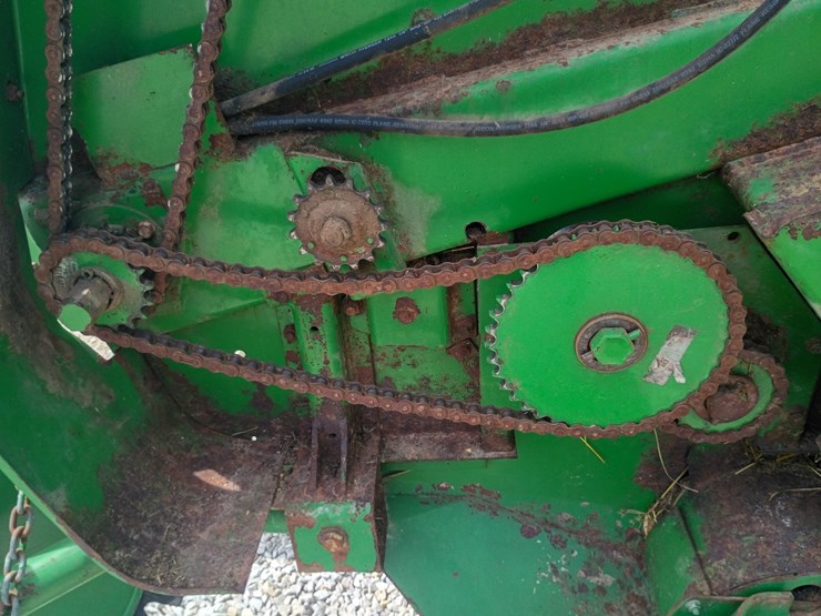 john-deere-335-image-23