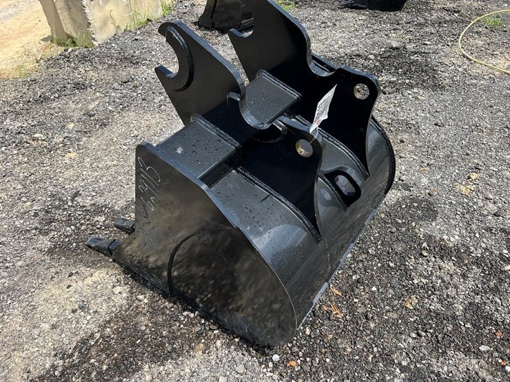 30”-quick-attach-excavator-bucket-for-kx80-image-3