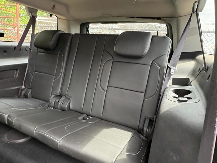2015-chevrolet-suburban-image-11