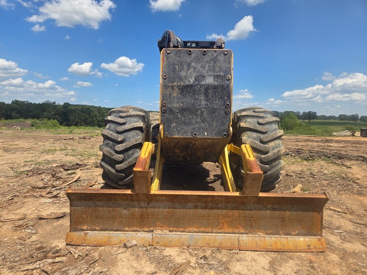 2015-caterpillar-525d-image-16
