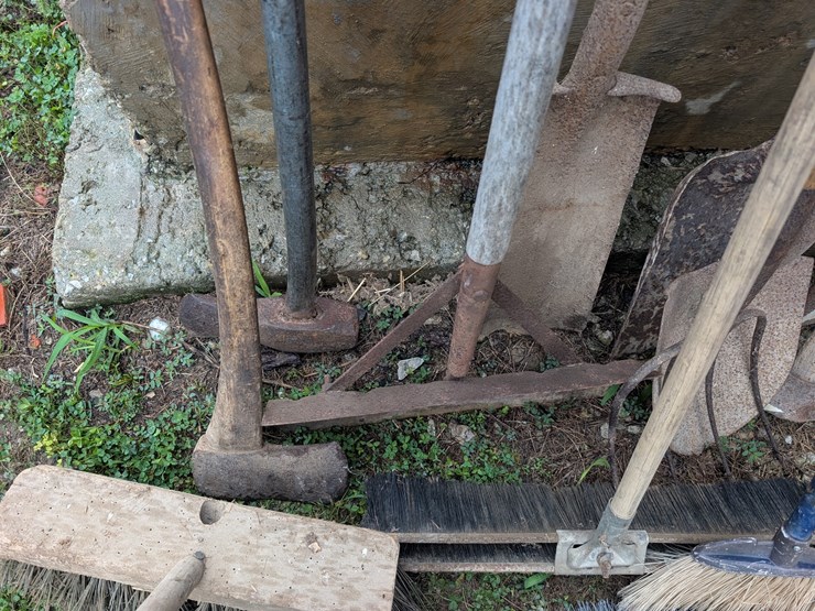 assortment-of-hand-tools.-#243-image-8
