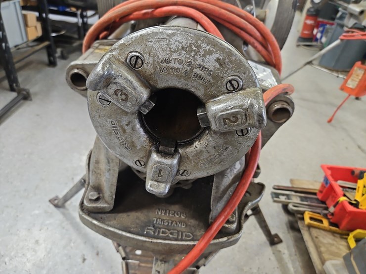 rigid-300-pipe-threader-image-3