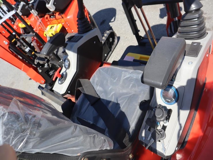 tpm-20kh-mini-excavator-image-12