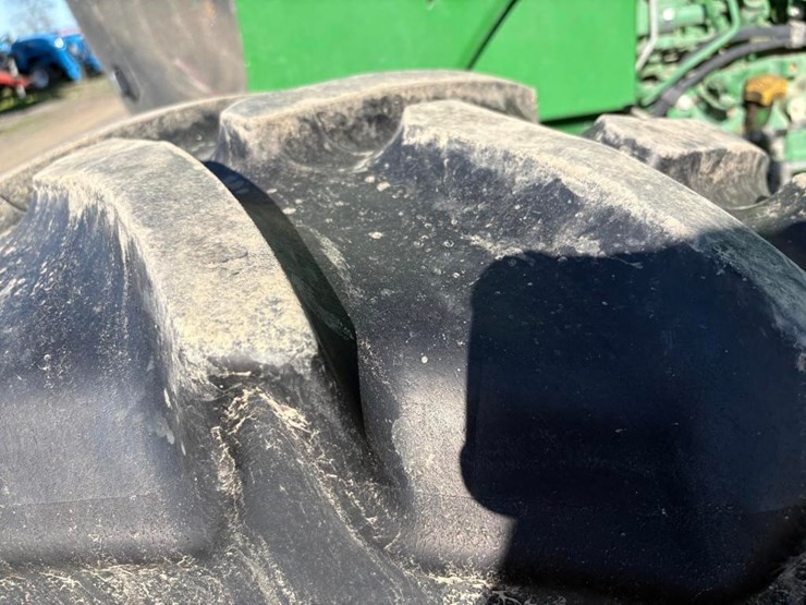 2020-john-deere-6105e-image-13