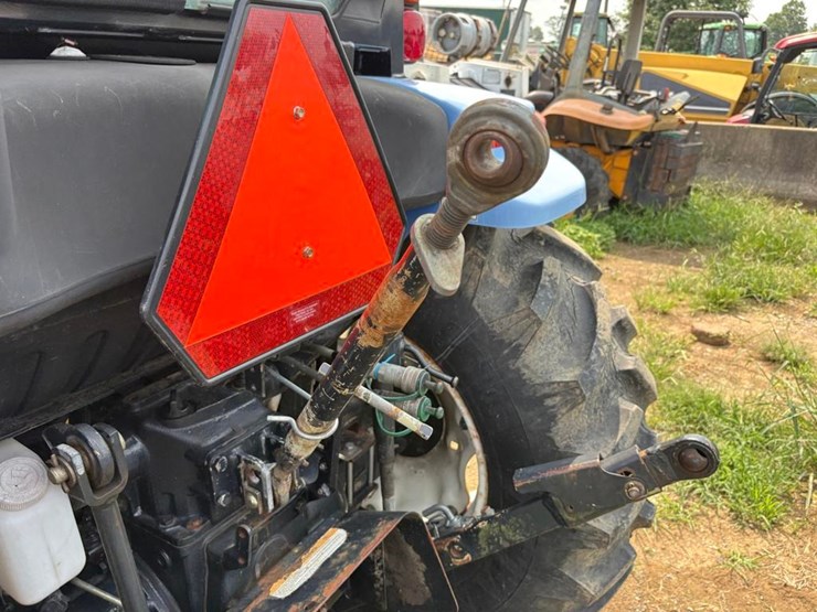 new-holland-boomer-3040-image-22