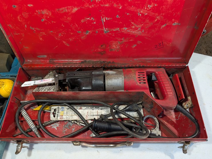 milwaukee-sawzall-and-dewalt-cordless-drill.-#231-image-2