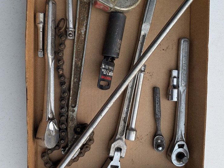 misc.-tools,-ratchets,-extensions-and-tape-measure.-#201-image-1