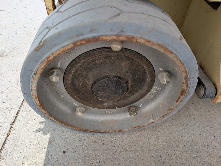 2016-jlg-1930es-image-18