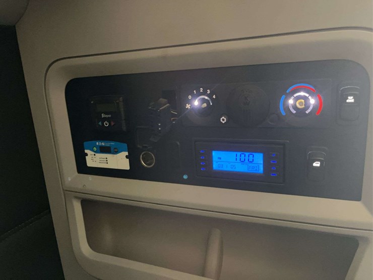 2022-kenworth-t680-image-28