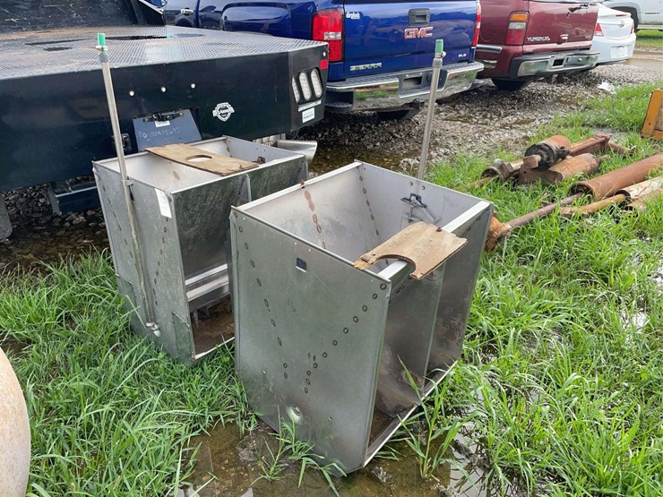 2-wet/dry-hog-feeders-image-2