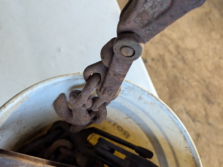(2)-buckets-of-chain-binders.-#223-image-6