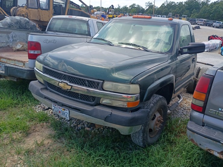 2001-chevrolet-silverado-3500-image-1