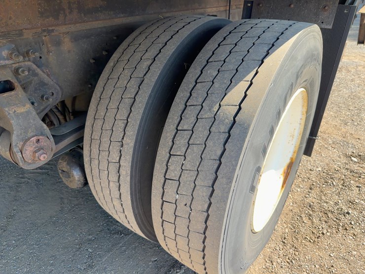 2019-hino-268-image-14