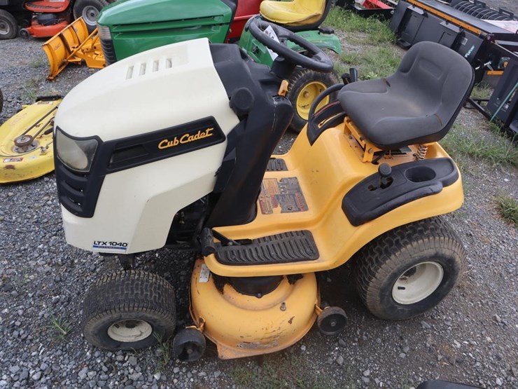 cub-cadet-lx1040-riding-mower-image-5