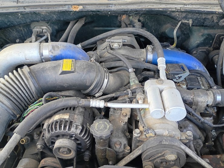 2001-chevrolet-silverado-3500-image-14