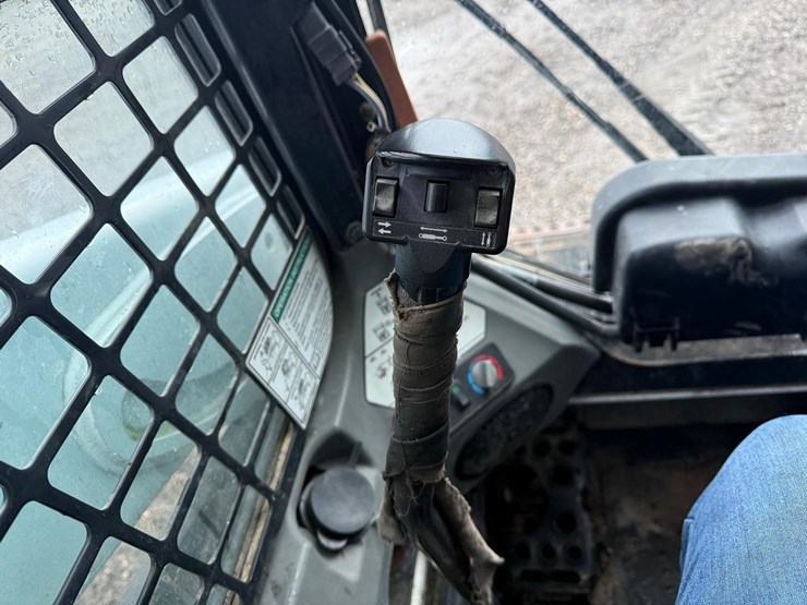 2014-bobcat-t590-image-25