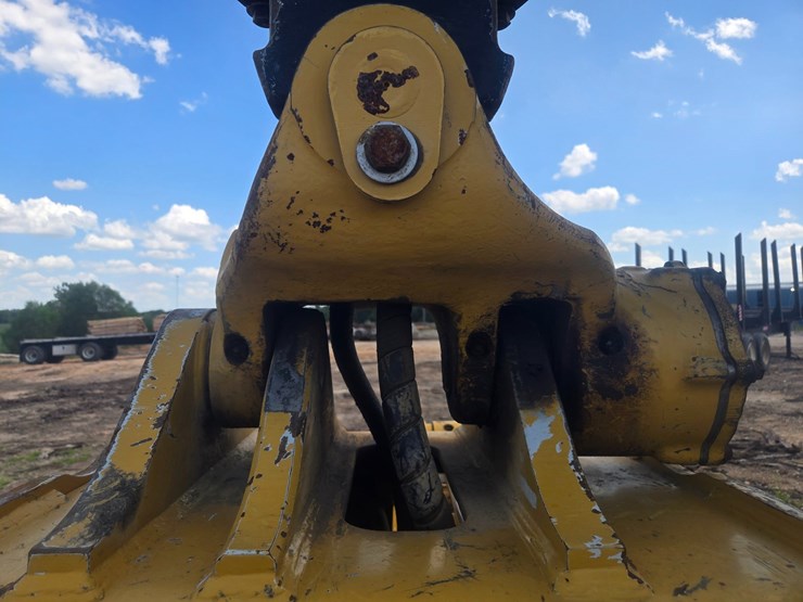 2015-caterpillar-525d-image-60