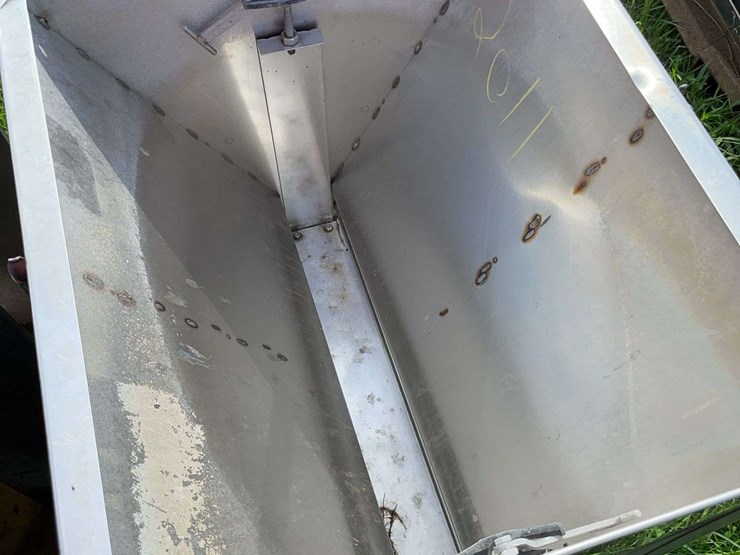 3-wet/dry-hog-feeders-image-7