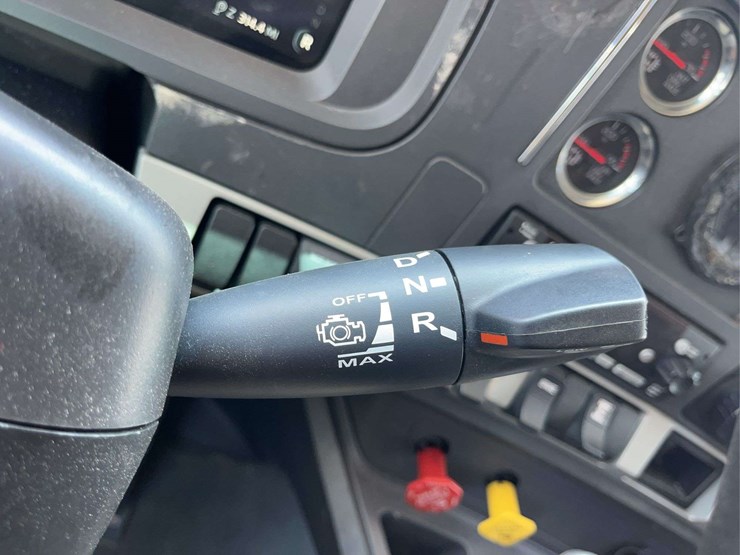 2022-kenworth-t680-image-18