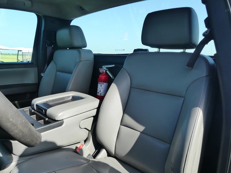 2017-chevrolet-2500hd-image-10