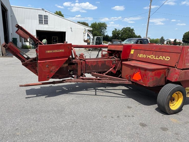 new-holland-320-image-3