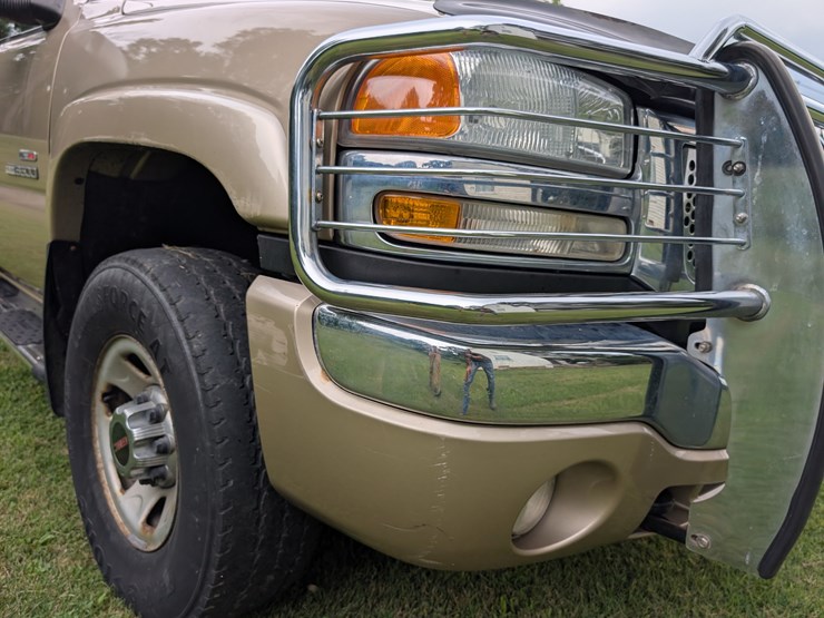 2004-gmc-3500-image-94