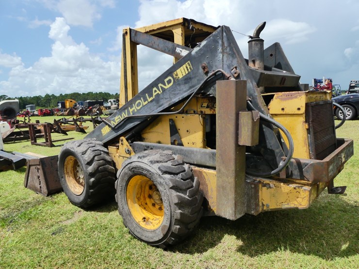 new-holland-l785-image-4
