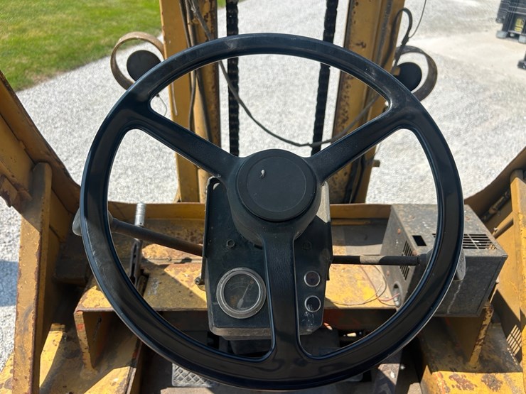 cat-forklift-image-31