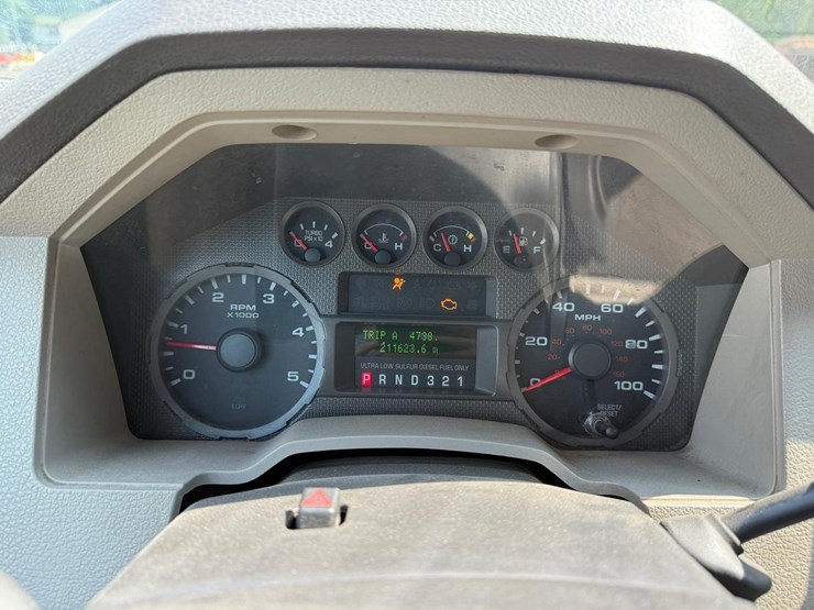 2008-ford-f550-image-23
