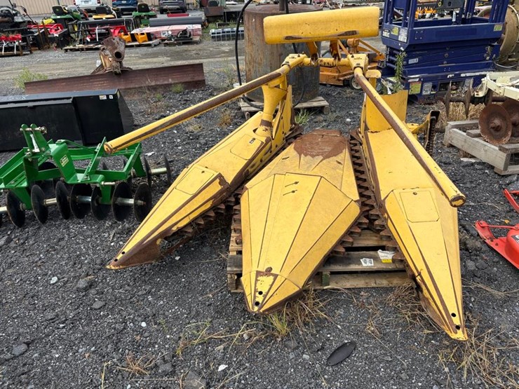 new-holland-824-image-2