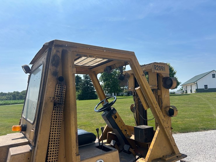 cat-forklift-image-21