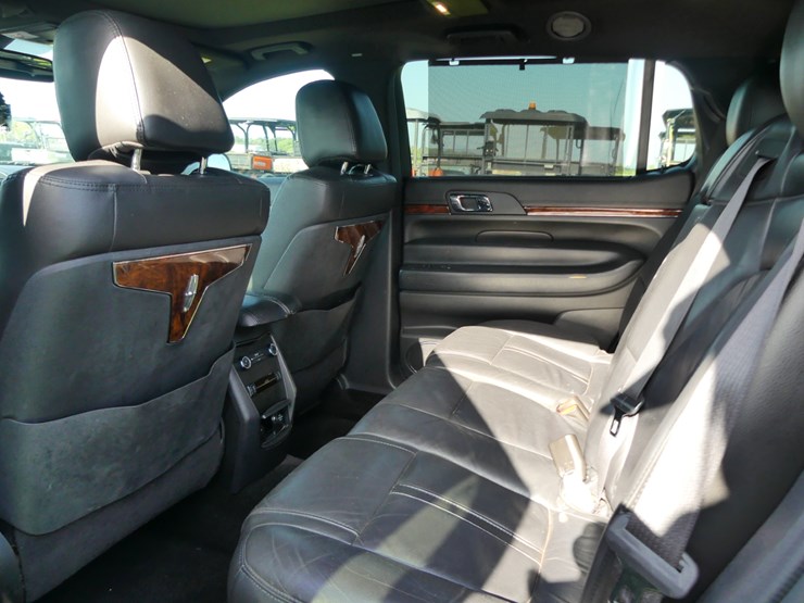 2014-lincoln-mkt-image-7